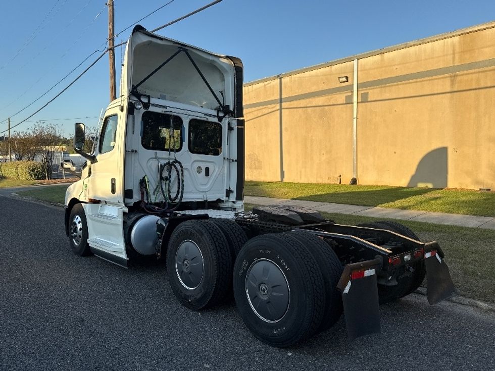 Day Cab Tractor-Heavy Duty Tractors-Freightliner-2020-T12664ST-Homewood-AL-626,355\n\t\tmiles-$ 31,750 - Image 5