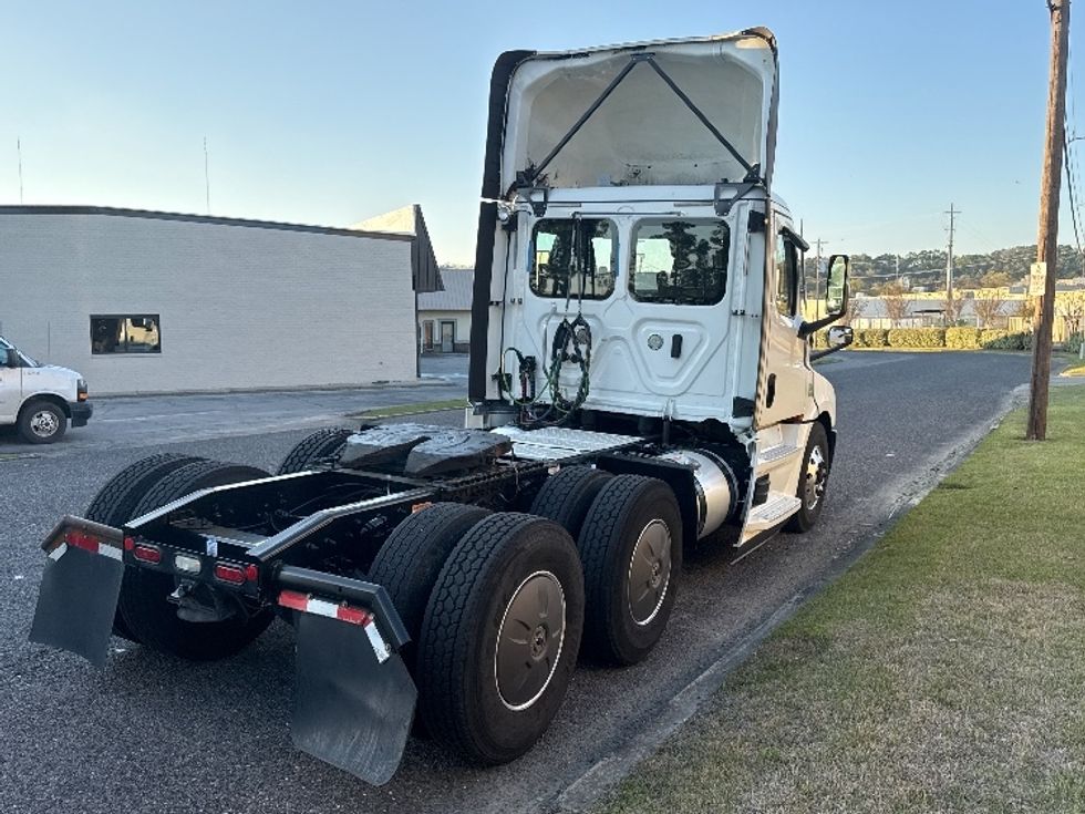 Day Cab Tractor-Heavy Duty Tractors-Freightliner-2020-T12664ST-Homewood-AL-626,355\n\t\tmiles-$ 31,750 - Image 7