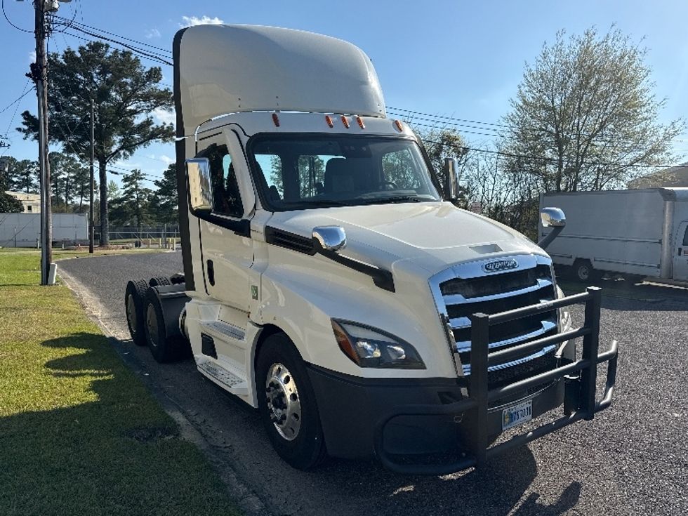 Day Cab Tractor-Heavy Duty Tractors-Freightliner-2020-T12664ST-Homewood-AL-647,395\n\t\tmiles-$ 29,750 - Image 1