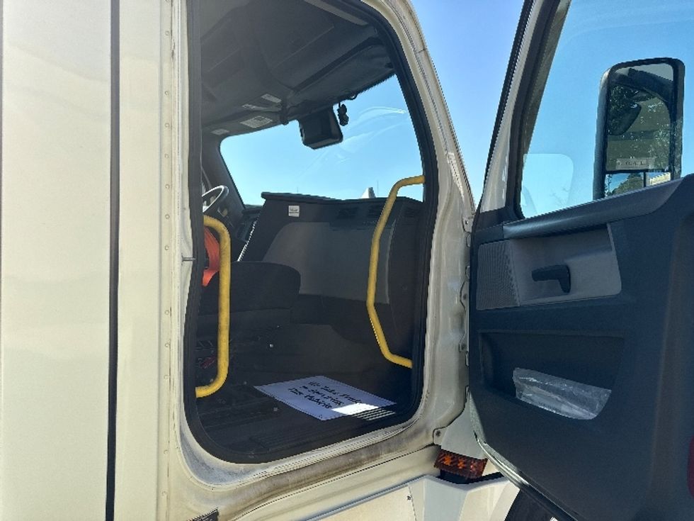 Day Cab Tractor-Heavy Duty Tractors-Freightliner-2020-T12664ST-Homewood-AL-647,395\n\t\tmiles-$ 29,750 - Image 12