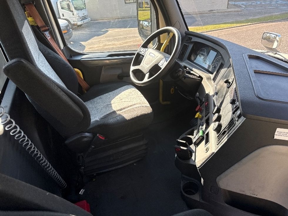 Day Cab Tractor-Heavy Duty Tractors-Freightliner-2020-T12664ST-Homewood-AL-647,395\n\t\tmiles-$ 29,750 - Image 14