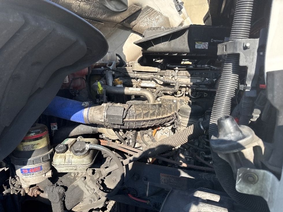 Day Cab Tractor-Heavy Duty Tractors-Freightliner-2020-T12664ST-Homewood-AL-647,395\n\t\tmiles-$ 29,750 - Image 16