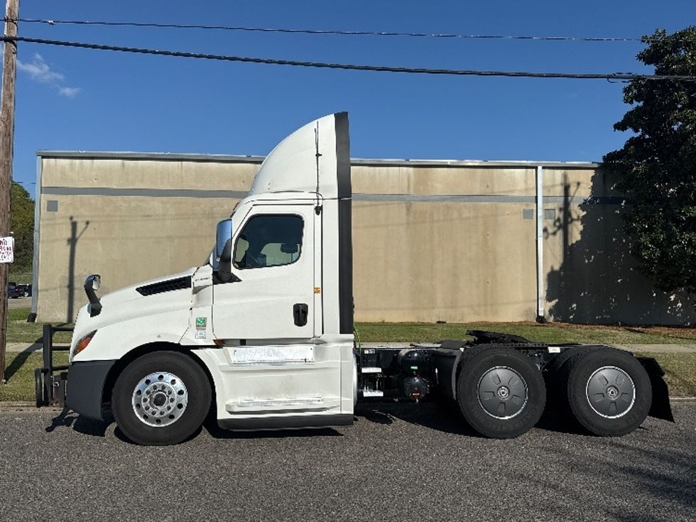 Day Cab Tractor-Heavy Duty Tractors-Freightliner-2020-T12664ST-Homewood-AL-647,395\n\t\tmiles-$ 29,750 - Image 4