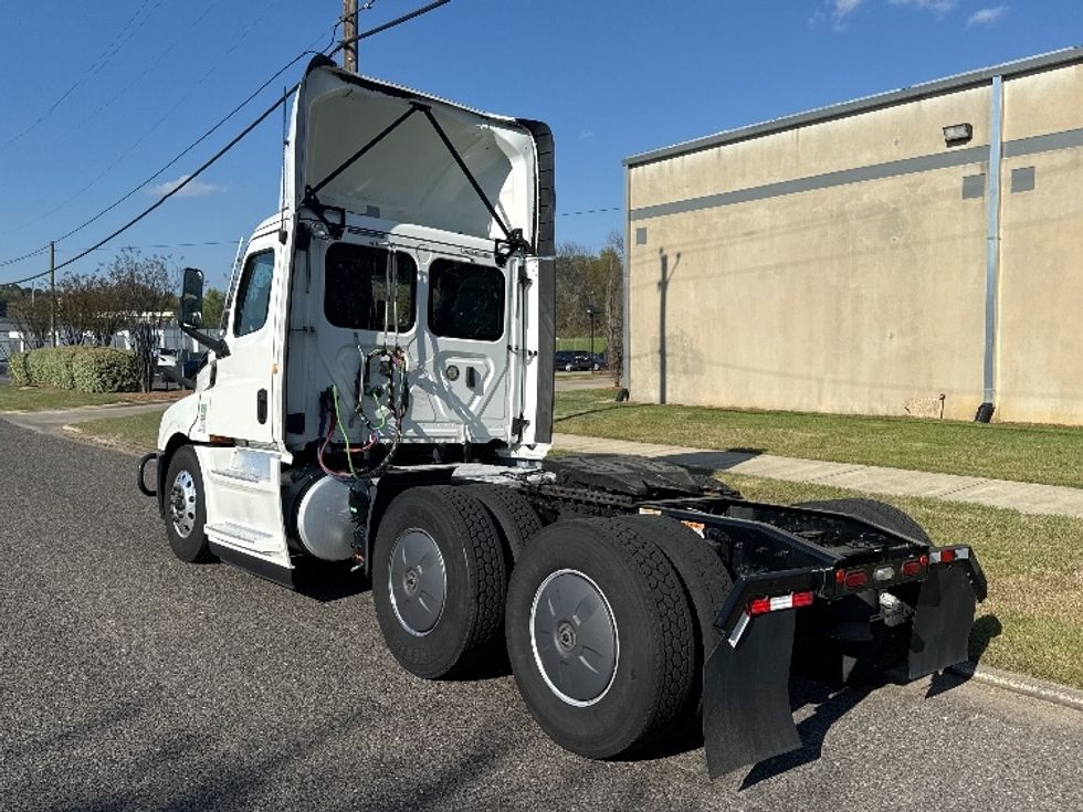 Day Cab Tractor-Heavy Duty Tractors-Freightliner-2020-T12664ST-Homewood-AL-647,395\n\t\tmiles-$ 29,750 - Image 5
