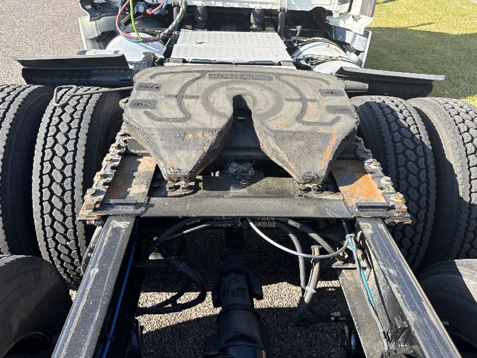 Day Cab Tractor-Heavy Duty Tractors-Freightliner-2020-T12664ST-Homewood-AL-647,395\n\t\tmiles-$ 29,750 - Image 6