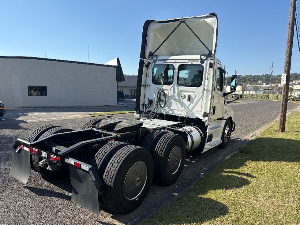 Day Cab Tractor-Heavy Duty Tractors-Freightliner-2020-T12664ST-Homewood-AL-647,395\n\t\tmiles-$ 29,750 - Image 7