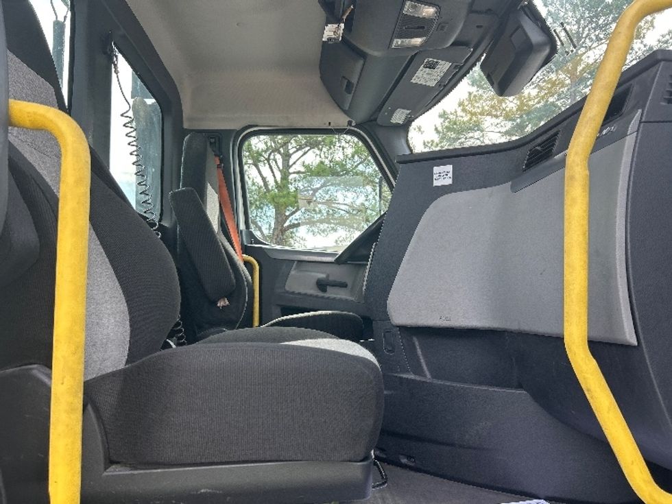 Day Cab Tractor-Heavy Duty Tractors-Freightliner-2020-T12664ST-Homewood-AL-656,810\n\t\tmiles-$ 30,750 - Image 13