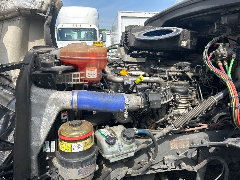 Day Cab Tractor-Heavy Duty Tractors-Freightliner-2020-T12664ST-Homewood-AL-656,810\n\t\tmiles-$ 30,750 - Image 15