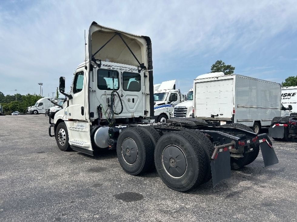 Day Cab Tractor-Heavy Duty Tractors-Freightliner-2020-T12664ST-Homewood-AL-656,810\n\t\tmiles-$ 30,750 - Image 5