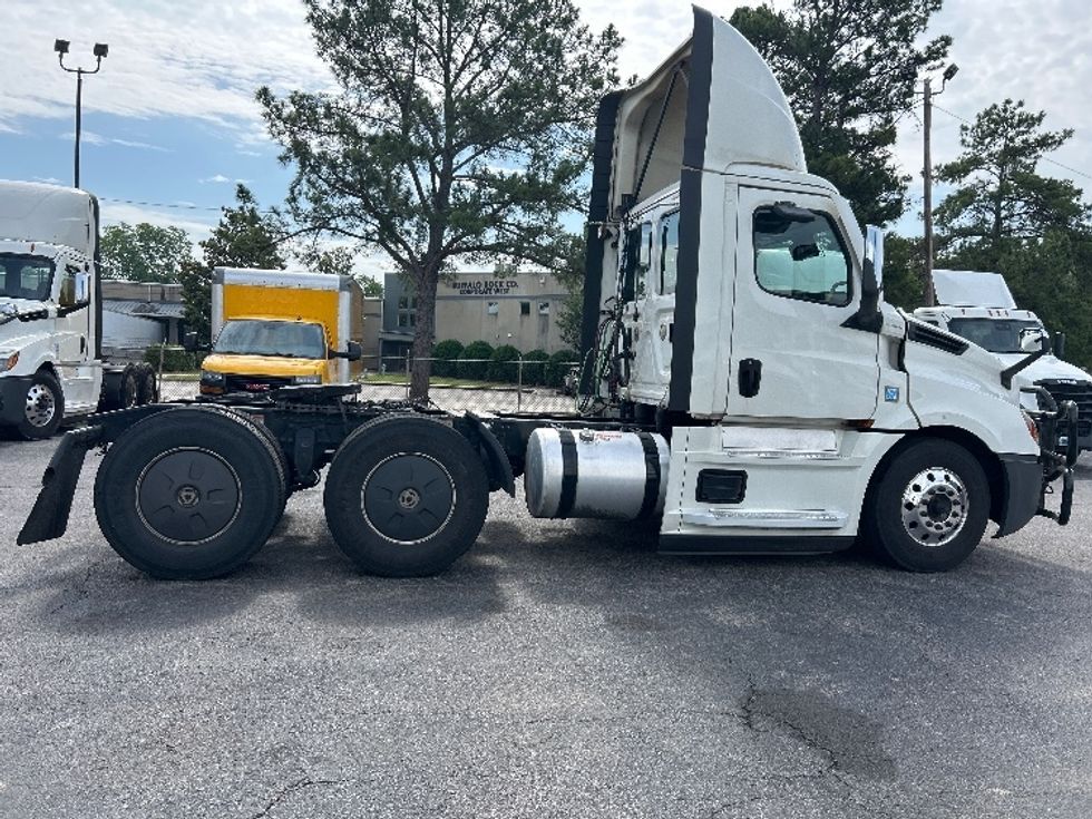 Day Cab Tractor-Heavy Duty Tractors-Freightliner-2020-T12664ST-Homewood-AL-656,810\n\t\tmiles-$ 30,750 - Image 8