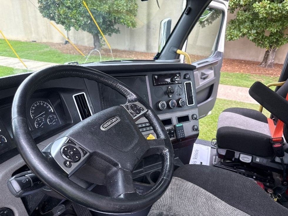 Day Cab Tractor-Heavy Duty Tractors-Freightliner-2020-T12664ST-Homewood-AL-660,727\n\t\tmiles-$ 32,500 - Image 10