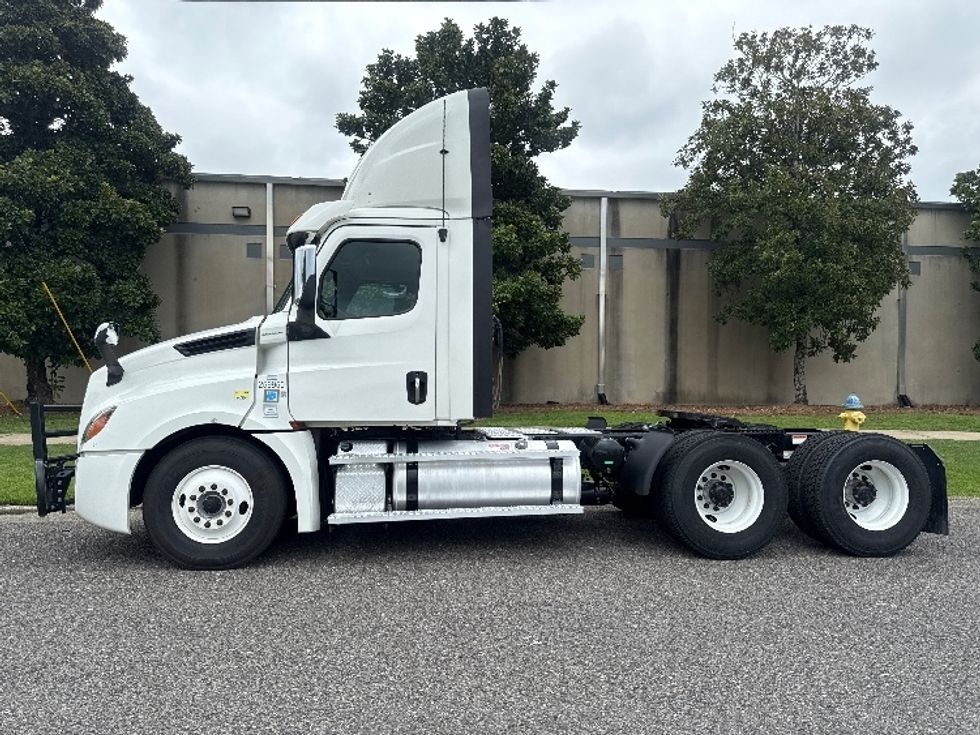 Day Cab Tractor-Heavy Duty Tractors-Freightliner-2020-T12664ST-Homewood-AL-660,727\n\t\tmiles-$ 32,500 - Image 4