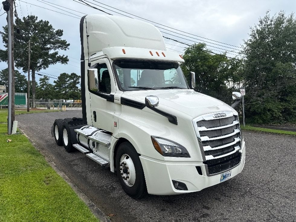 Day Cab Tractor-Heavy Duty Tractors-Freightliner-2020-T12664ST-Homewood-AL-664,154\n\t\tmiles-$ 32,250 - Image 1