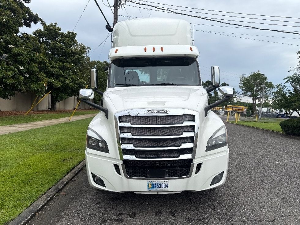 Day Cab Tractor-Heavy Duty Tractors-Freightliner-2020-T12664ST-Homewood-AL-664,154\n\t\tmiles-$ 32,250 - Image 2