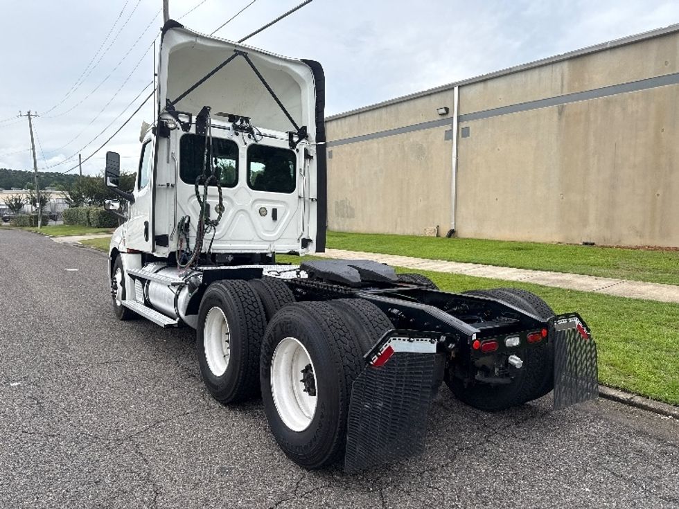 Day Cab Tractor-Heavy Duty Tractors-Freightliner-2020-T12664ST-Homewood-AL-664,154\n\t\tmiles-$ 32,250 - Image 5