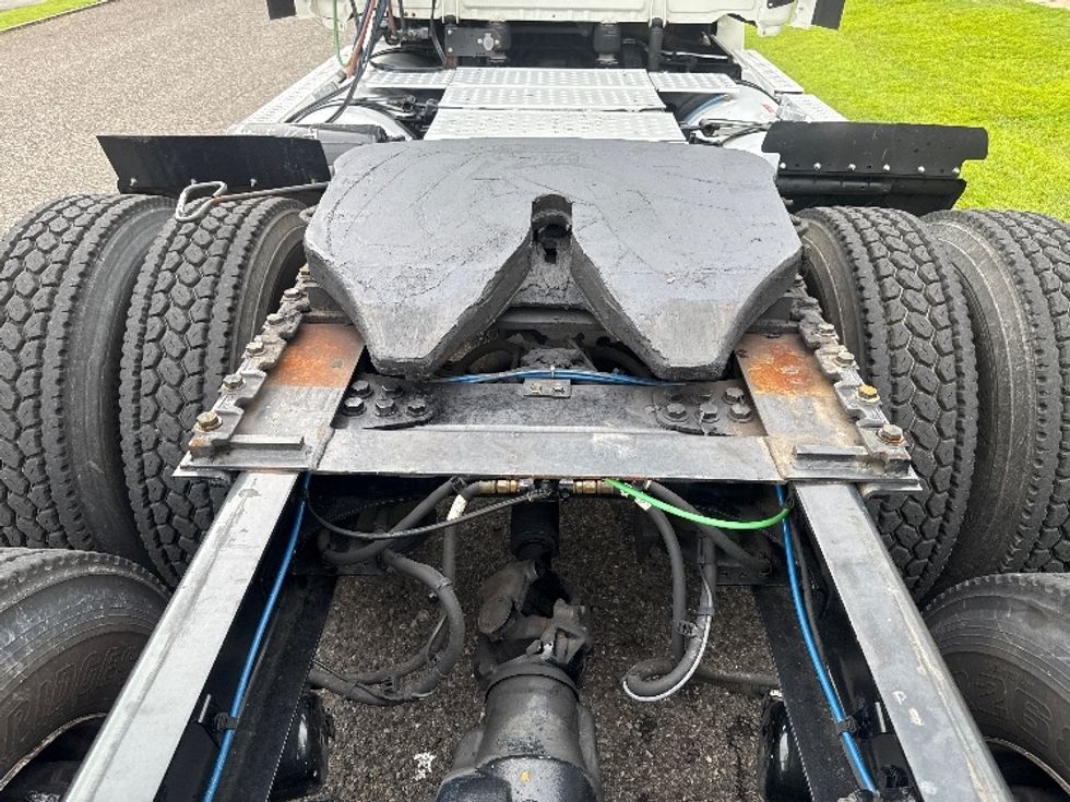 Day Cab Tractor-Heavy Duty Tractors-Freightliner-2020-T12664ST-Homewood-AL-664,154\n\t\tmiles-$ 32,250 - Image 6