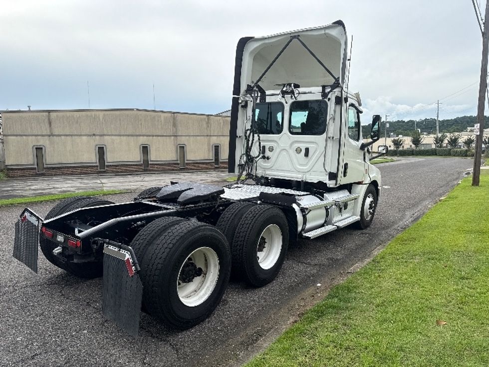 Day Cab Tractor-Heavy Duty Tractors-Freightliner-2020-T12664ST-Homewood-AL-664,154\n\t\tmiles-$ 32,250 - Image 7