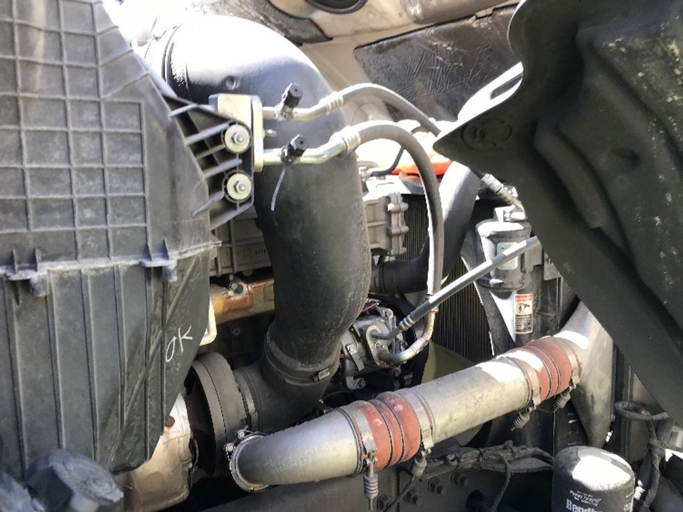 Day Cab Tractor-Heavy Duty Tractors-Freightliner-2020-T12664ST-Homewood-AL-670,782\n\t\tmiles-$ 31,500 - Image 15