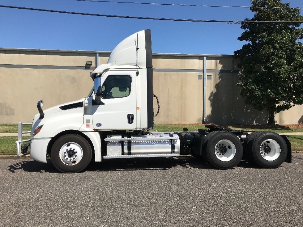 Day Cab Tractor-Heavy Duty Tractors-Freightliner-2020-T12664ST-Homewood-AL-670,782\n\t\tmiles-$ 31,500 - Image 4