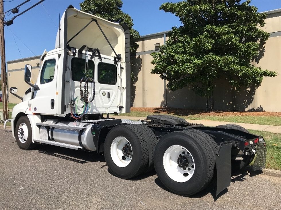 Day Cab Tractor-Heavy Duty Tractors-Freightliner-2020-T12664ST-Homewood-AL-670,782\n\t\tmiles-$ 31,500 - Image 5