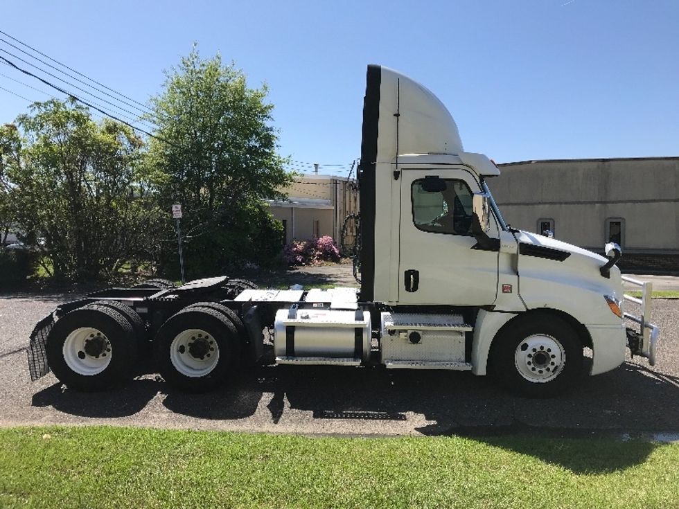 Day Cab Tractor-Heavy Duty Tractors-Freightliner-2020-T12664ST-Homewood-AL-670,782\n\t\tmiles-$ 31,500 - Image 8