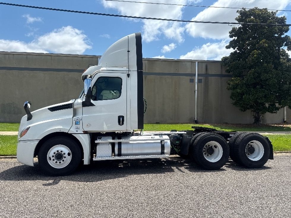 Day Cab Tractor-Heavy Duty Tractors-Freightliner-2020-T12664ST-Homewood-AL-674,954\n\t\tmiles-$ 31,250 - Image 4