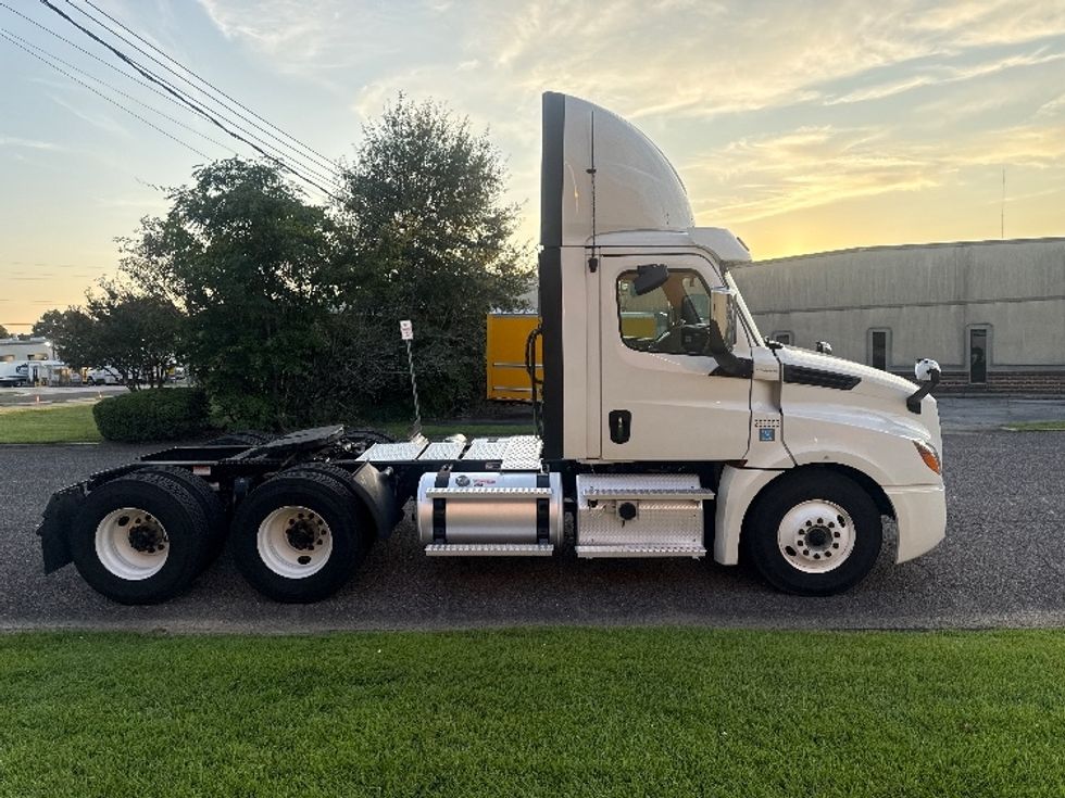 Day Cab Tractor-Heavy Duty Tractors-Freightliner-2020-T12664ST-Homewood-AL-674,954\n\t\tmiles-$ 31,250 - Image 8