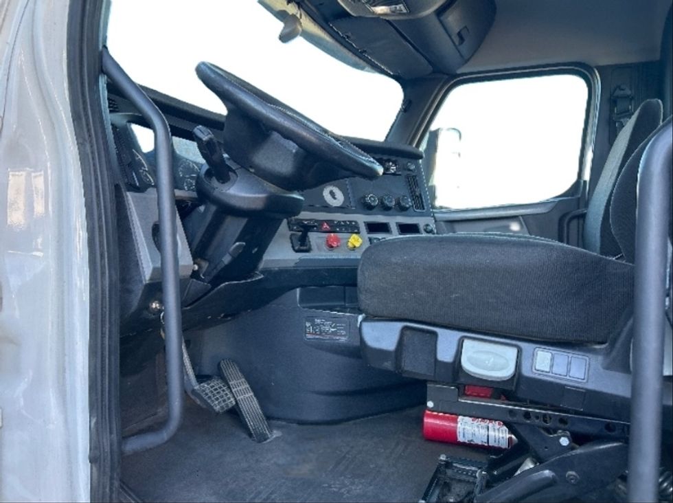 Day Cab Tractor-Heavy Duty Tractors-Freightliner-2020-T12664ST-Hot Springs-AR-295,869\n\t\tmiles-$ 59,500 - Image 10