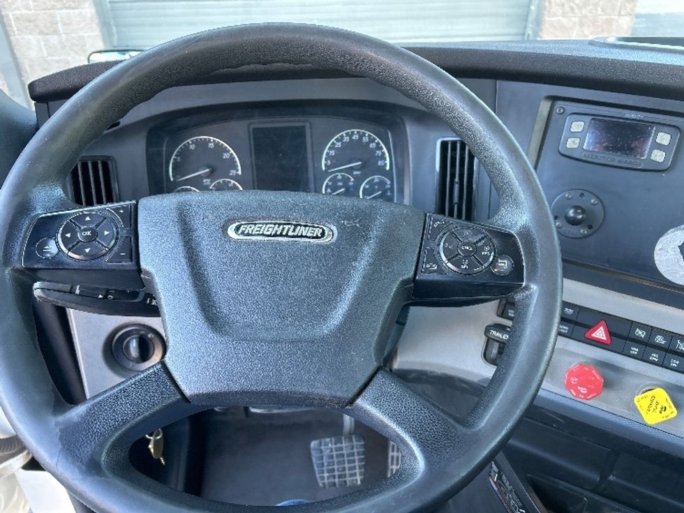 Day Cab Tractor-Heavy Duty Tractors-Freightliner-2020-T12664ST-Hot Springs-AR-295,869\n\t\tmiles-$ 59,500 - Image 11