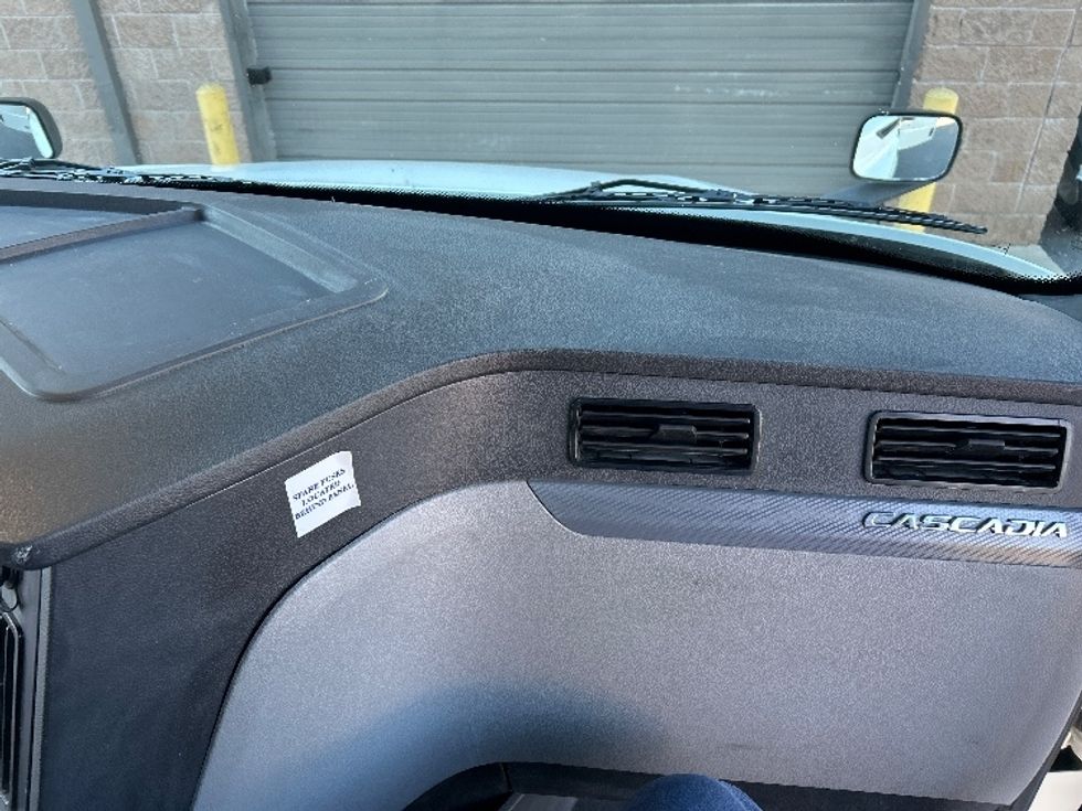 Day Cab Tractor-Heavy Duty Tractors-Freightliner-2020-T12664ST-Hot Springs-AR-295,869\n\t\tmiles-$ 59,500 - Image 13