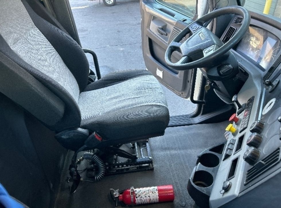 Day Cab Tractor-Heavy Duty Tractors-Freightliner-2020-T12664ST-Hot Springs-AR-295,869\n\t\tmiles-$ 59,500 - Image 14