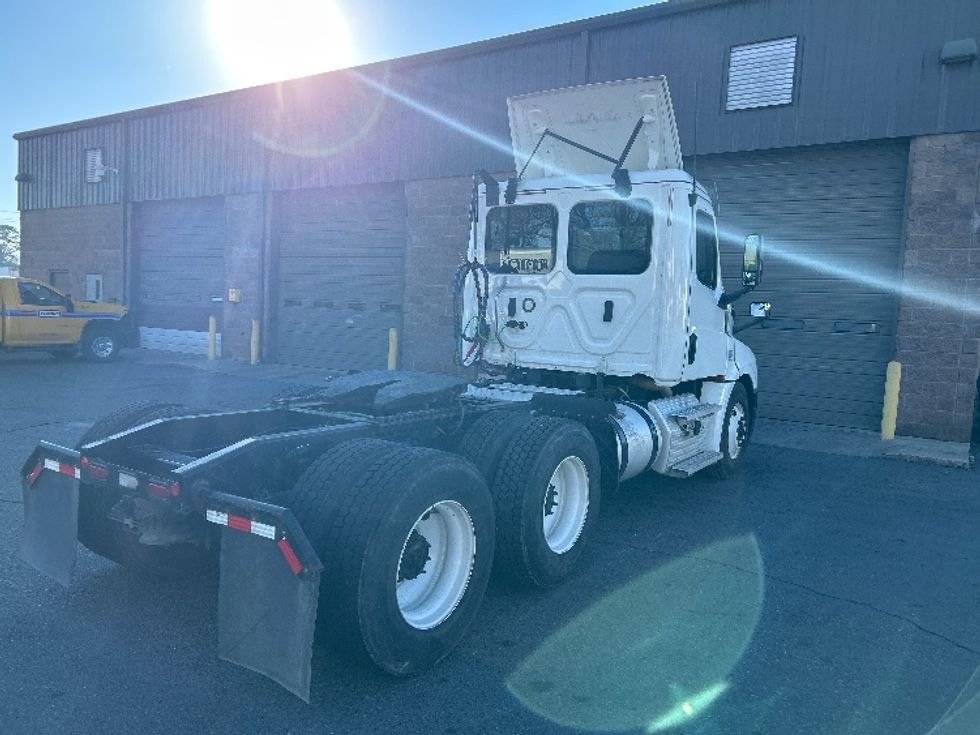 Day Cab Tractor-Heavy Duty Tractors-Freightliner-2020-T12664ST-Hot Springs-AR-295,869\n\t\tmiles-$ 59,500 - Image 7