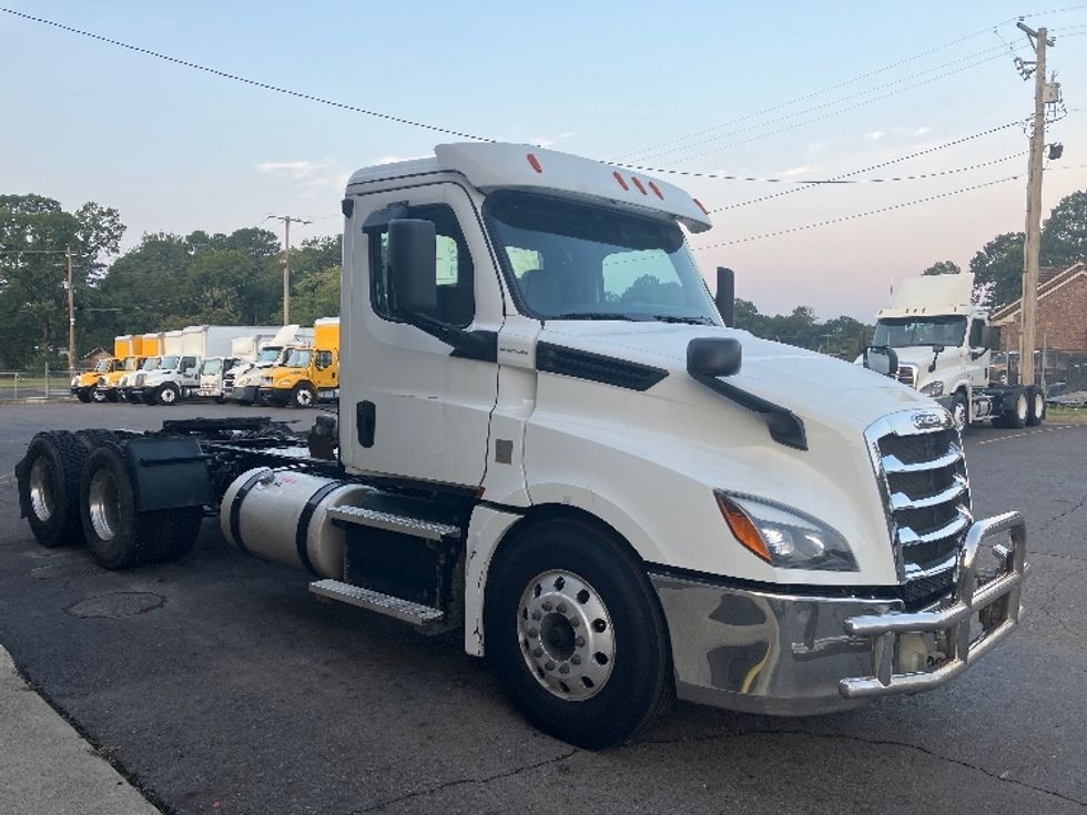 Day Cab Tractor-Heavy Duty Tractors-Freightliner-2020-T12664ST-Hot Springs-AR-432,457\n\t\tmiles-$ 14,000 - Image 1