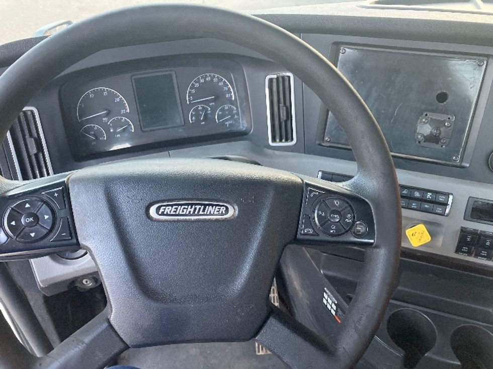 Day Cab Tractor-Heavy Duty Tractors-Freightliner-2020-T12664ST-Hot Springs-AR-432,457\n\t\tmiles-$ 14,000 - Image 10