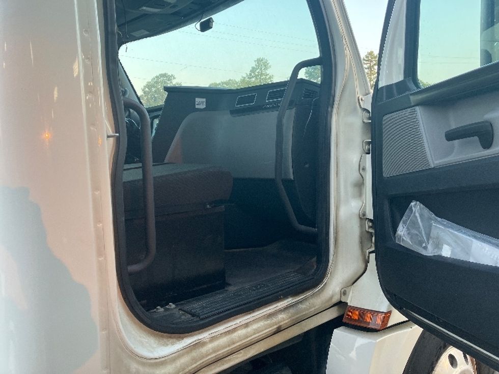 Day Cab Tractor-Heavy Duty Tractors-Freightliner-2020-T12664ST-Hot Springs-AR-432,457\n\t\tmiles-$ 14,000 - Image 12