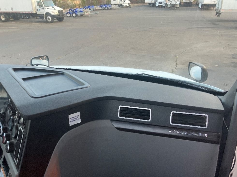 Day Cab Tractor-Heavy Duty Tractors-Freightliner-2020-T12664ST-Hot Springs-AR-432,457\n\t\tmiles-$ 14,000 - Image 13