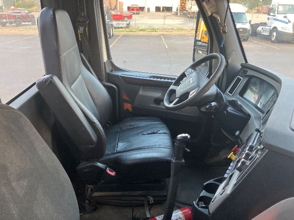 Day Cab Tractor-Heavy Duty Tractors-Freightliner-2020-T12664ST-Hot Springs-AR-432,457\n\t\tmiles-$ 14,000 - Image 14