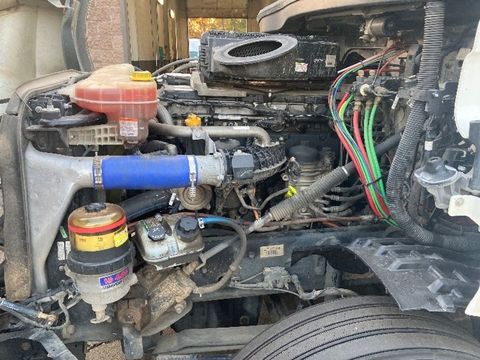 Day Cab Tractor-Heavy Duty Tractors-Freightliner-2020-T12664ST-Hot Springs-AR-432,457\n\t\tmiles-$ 14,000 - Image 16