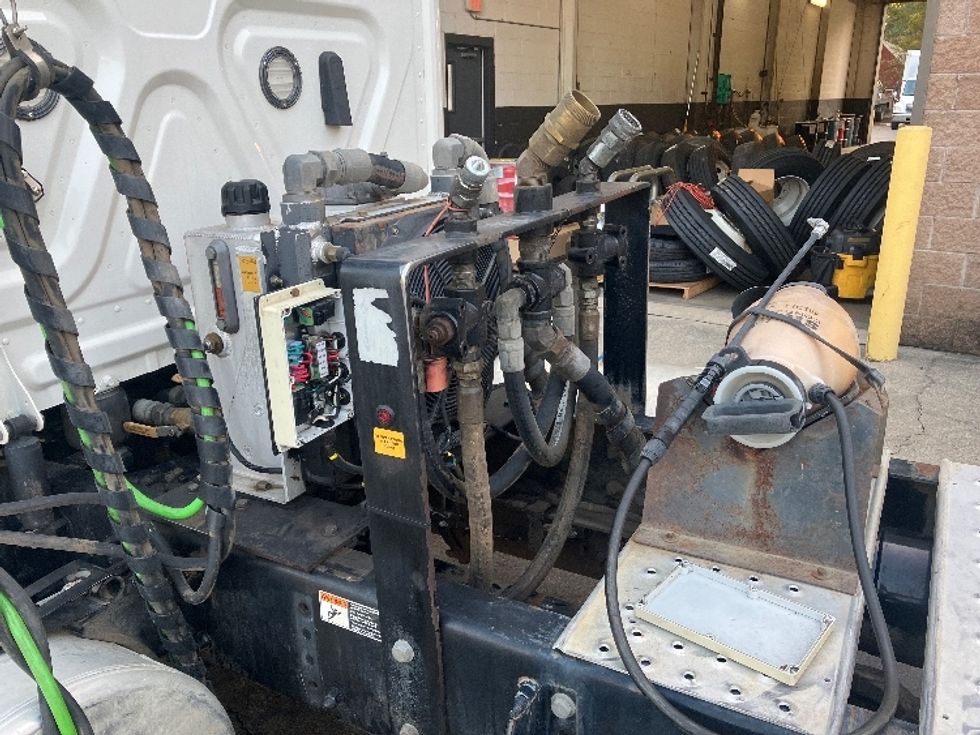 Day Cab Tractor-Heavy Duty Tractors-Freightliner-2020-T12664ST-Hot Springs-AR-432,457\n\t\tmiles-$ 14,000 - Image 17