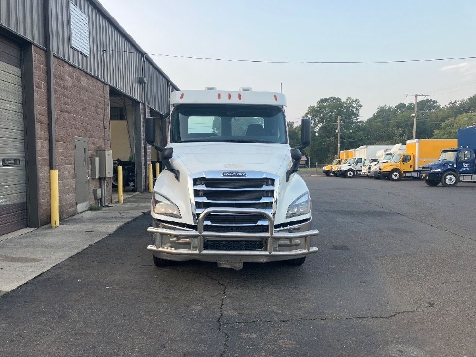 Day Cab Tractor-Heavy Duty Tractors-Freightliner-2020-T12664ST-Hot Springs-AR-432,457\n\t\tmiles-$ 14,000 - Image 2