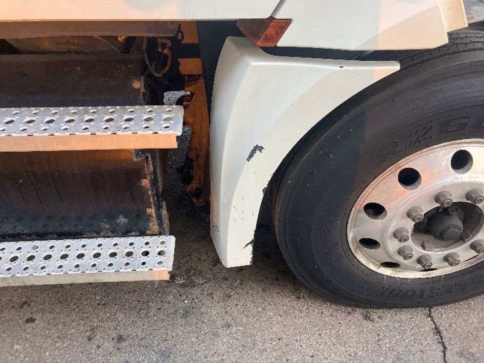 Day Cab Tractor-Heavy Duty Tractors-Freightliner-2020-T12664ST-Hot Springs-AR-432,457\n\t\tmiles-$ 14,000 - Image 20