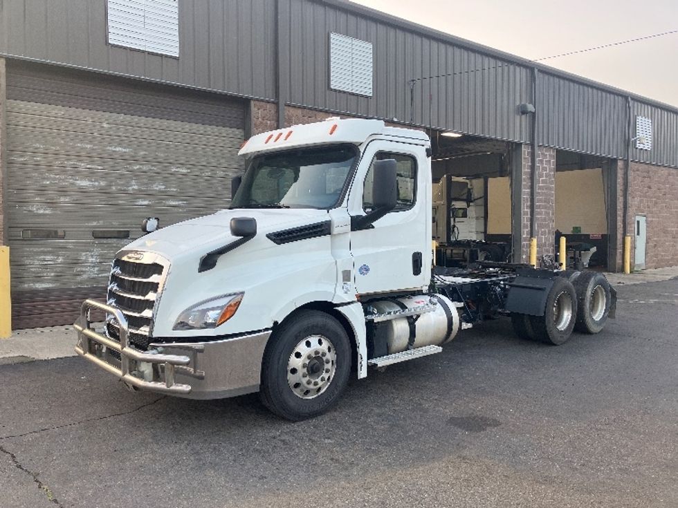 Day Cab Tractor-Heavy Duty Tractors-Freightliner-2020-T12664ST-Hot Springs-AR-432,457\n\t\tmiles-$ 14,000 - Image 3