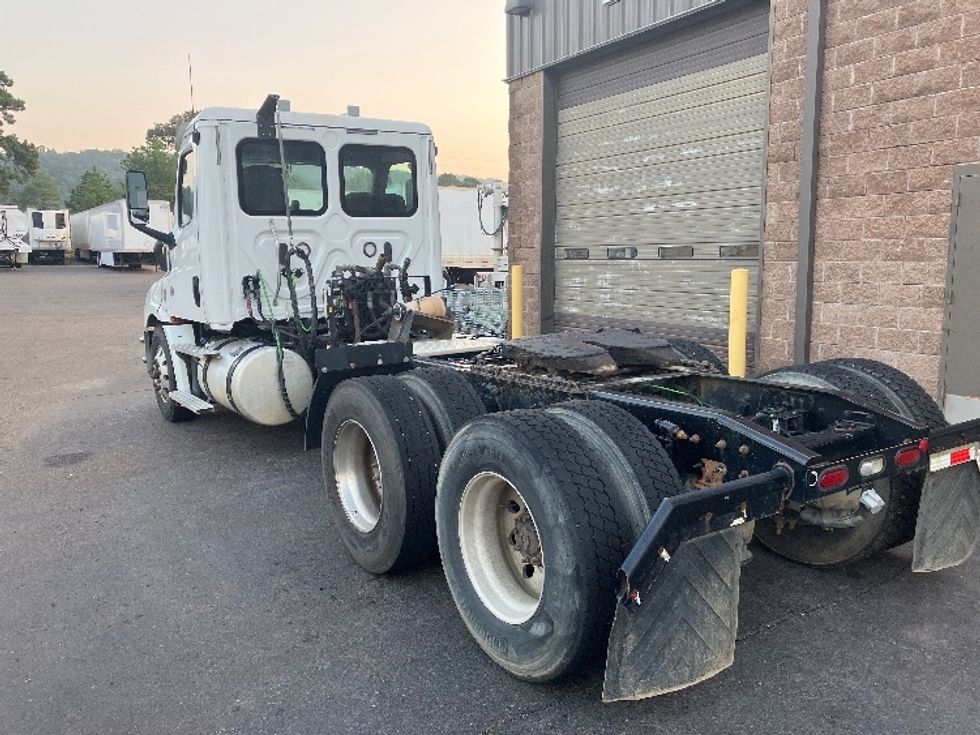 Day Cab Tractor-Heavy Duty Tractors-Freightliner-2020-T12664ST-Hot Springs-AR-432,457\n\t\tmiles-$ 14,000 - Image 5