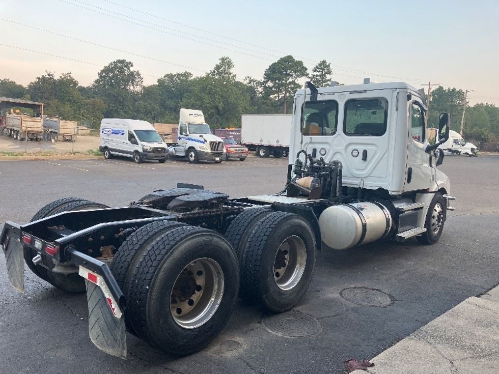 Day Cab Tractor-Heavy Duty Tractors-Freightliner-2020-T12664ST-Hot Springs-AR-432,457\n\t\tmiles-$ 14,000 - Image 7