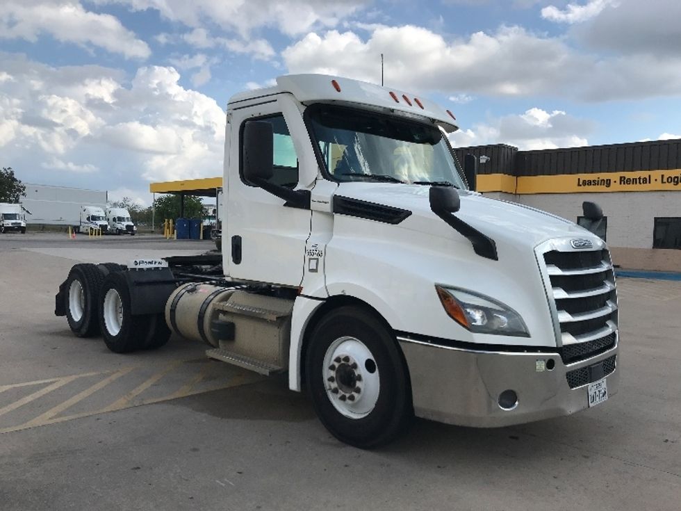 Day Cab Tractor-Heavy Duty Tractors-Freightliner-2020-T12664ST-Houston-TX-139,921\n\t\tmiles-$ 69,250 - Image 1