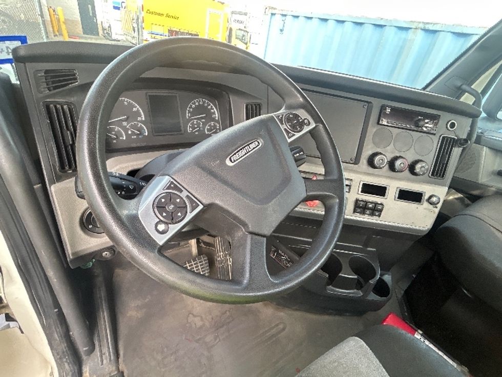 Day Cab Tractor-Heavy Duty Tractors-Freightliner-2020-T12664ST-Houston-TX-139,921\n\t\tmiles-$ 69,250 - Image 10