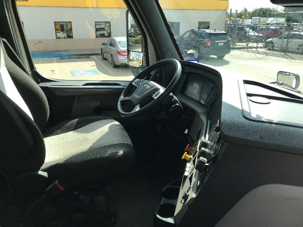 Day Cab Tractor-Heavy Duty Tractors-Freightliner-2020-T12664ST-Houston-TX-139,921\n\t\tmiles-$ 69,250 - Image 14