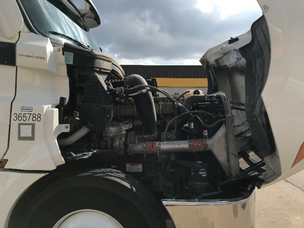 Day Cab Tractor-Heavy Duty Tractors-Freightliner-2020-T12664ST-Houston-TX-139,921\n\t\tmiles-$ 69,250 - Image 15