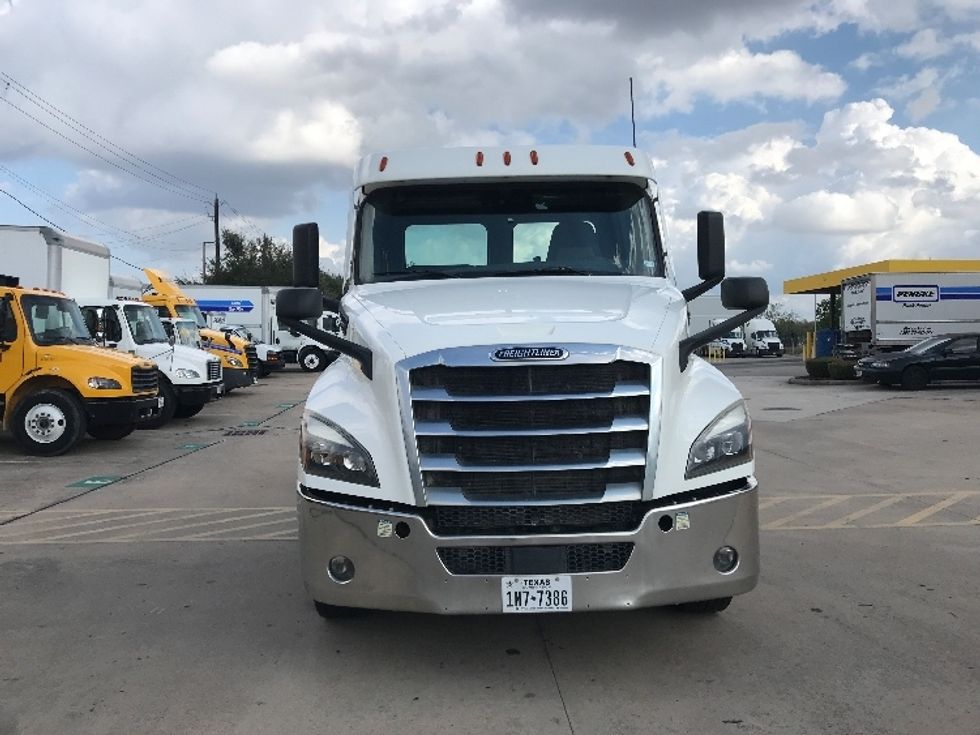 Day Cab Tractor-Heavy Duty Tractors-Freightliner-2020-T12664ST-Houston-TX-139,921\n\t\tmiles-$ 69,250 - Image 2