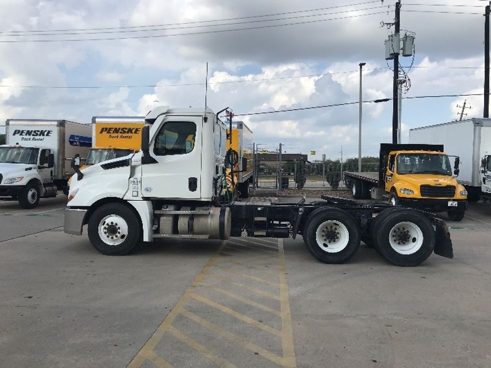 Day Cab Tractor-Heavy Duty Tractors-Freightliner-2020-T12664ST-Houston-TX-139,921\n\t\tmiles-$ 69,250 - Image 4